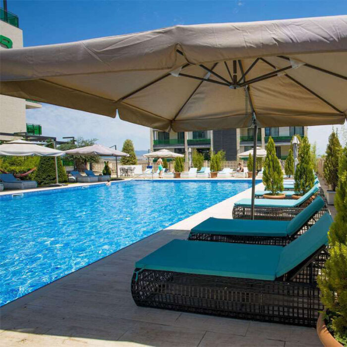 VR Resort pool - Image 4