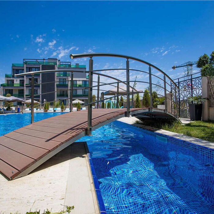 VR Resort pool - Image 3