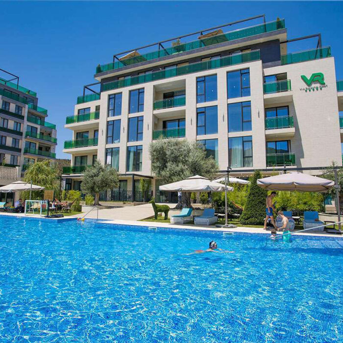 VR Resort pool - Image 2